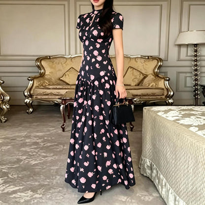 Woman wearing a floral Women&