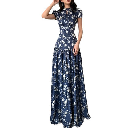 Woman wearing a floral Women&